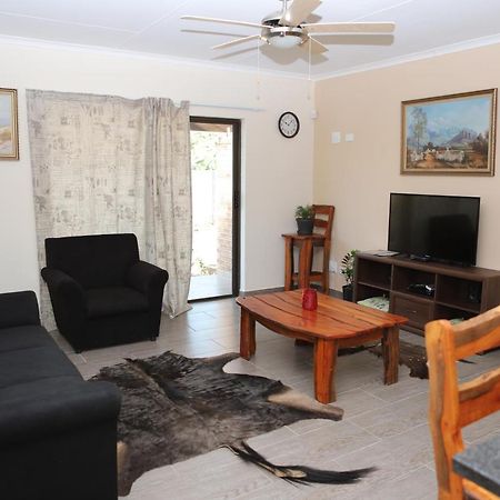 Lodge Huge Dassie Bela-Bela Ngoại thất bức ảnh